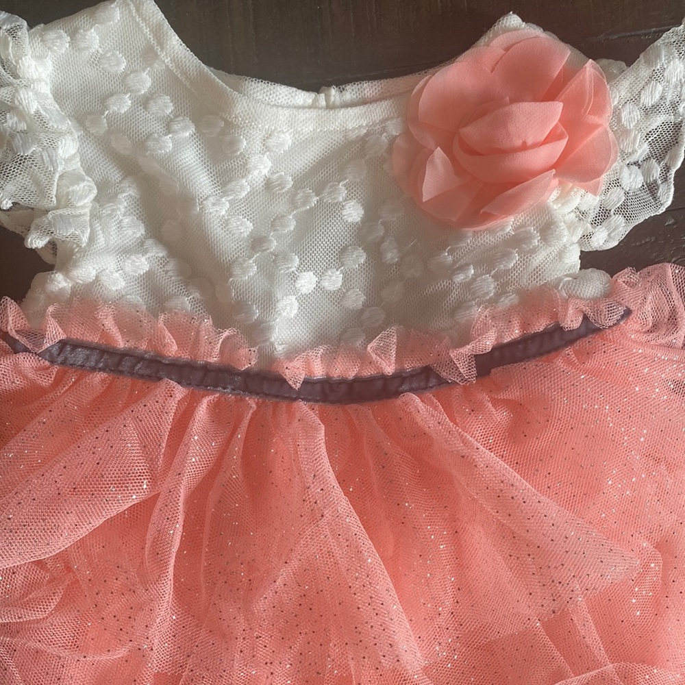 NWT girl dress 6-9 m